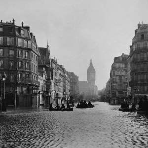 Paris flooded by the Seine river in 1910, Roger-Viollet (6ème arrondissement) #paris #old #photography